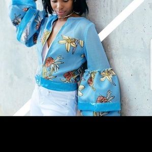 Gracia woman bells sleeve top with zipper